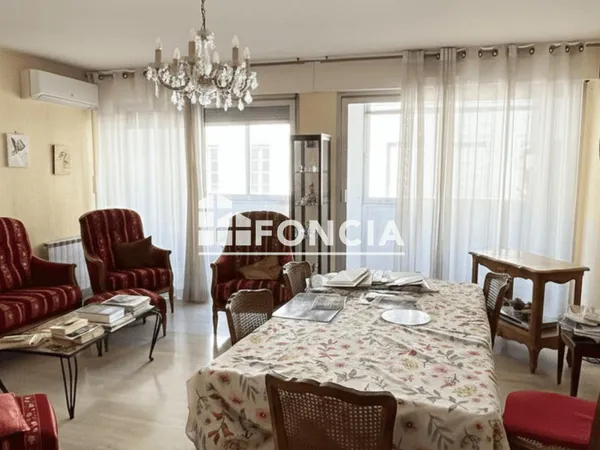 Rare Avignon Intra-Muros - Grand 5 pièces avec balcon et ascenseur 