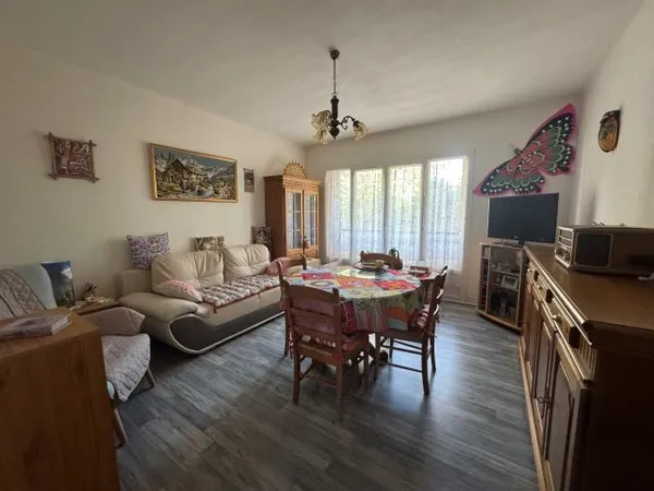 Peyrolles en Provence : Location appartement T3 avec place d 