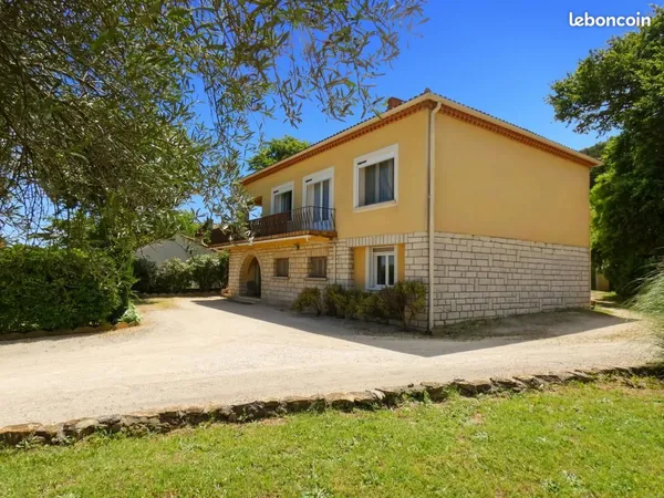 Propriété 7 pièces 221 m² 