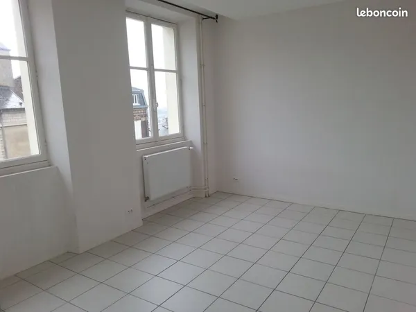 Studio 27 m² situé à Laon ville haute, proche mairie, université 