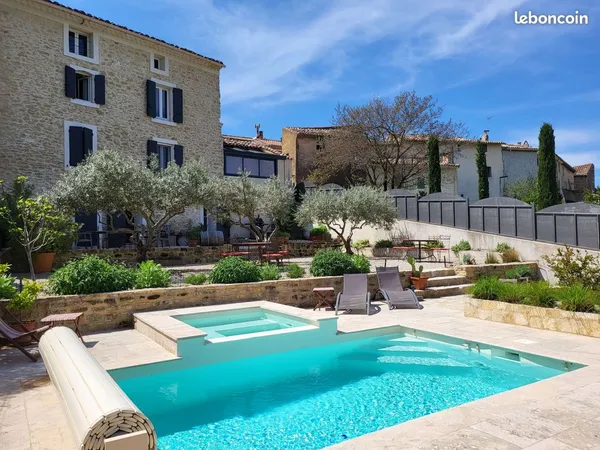Mas 7 pièces 224 m² 