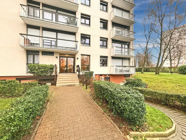 APPARTEMENT 3 PIECES PROCHE COMMODITES 