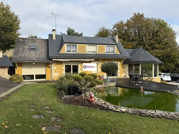 Maison restaurée avec piscine chauffée, sur plus d'1 Ha 2 de 