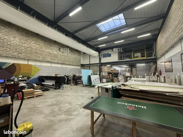 Local bureaux 634 m² 