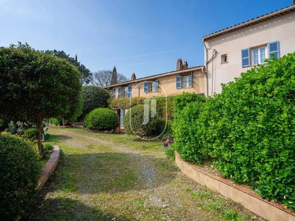 Maison de ville 10 pièces 310 m² 