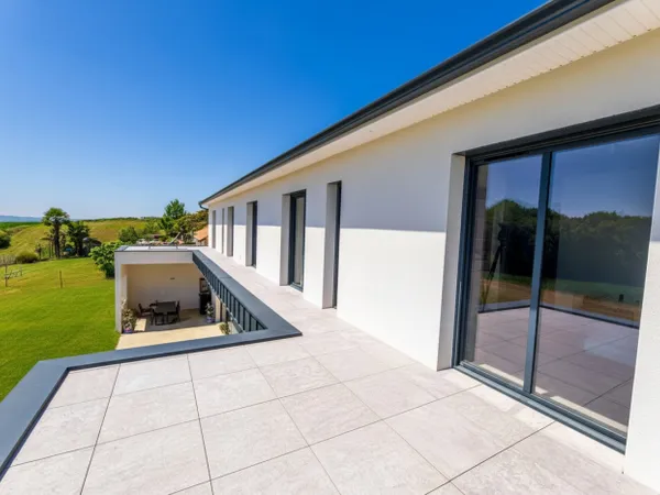 Belle villa contemporaine sur les hauteurs de Serres-Castet 