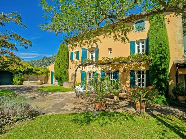 Bastide rénovée à vendre au pied Luberon 