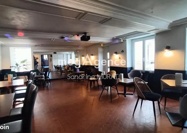 Boutique 4 pièces 134 m² 