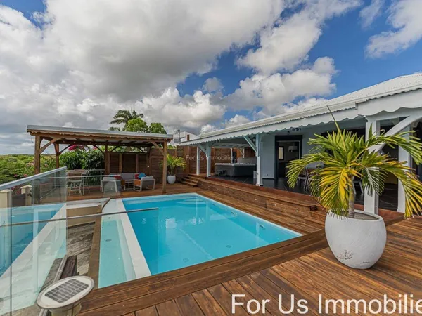 Villa 8 pièces 271 m² 