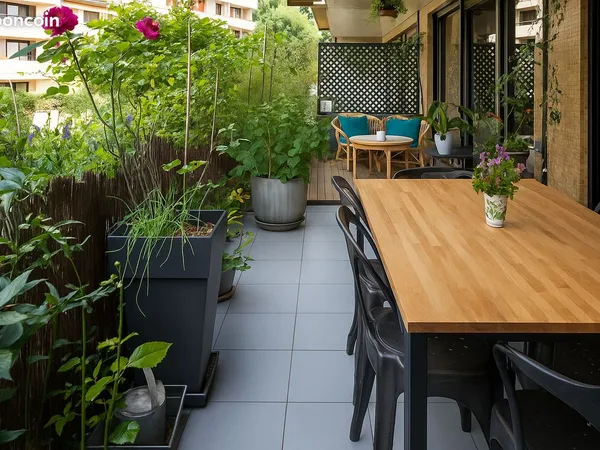 Appart avec grandes terrasses, superbe pièce à vivre, proche de toutes les commodités 
