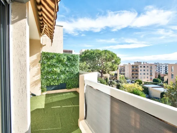 SAINT LAURENT DU VAR - APPARTEMENT 3 PIECES DE 63M² A VENDRE - TERRASSE DE 10M² - EN PARFAIT ETAT 