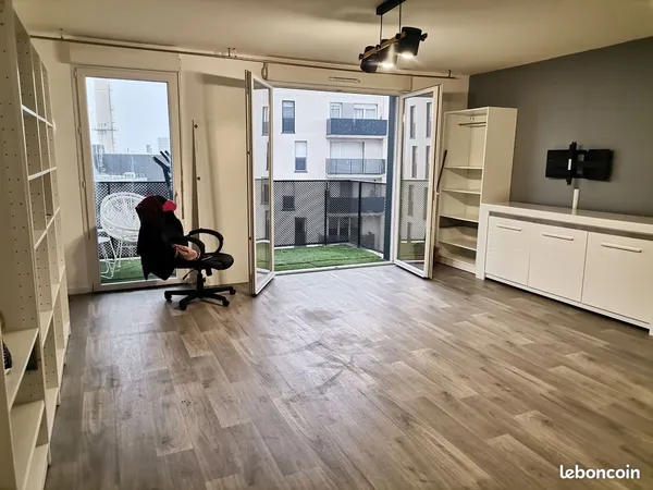 Les Ulis, F3 neuf 67 m² + balcon 6 m², cuisine équipé, 4eme étage 