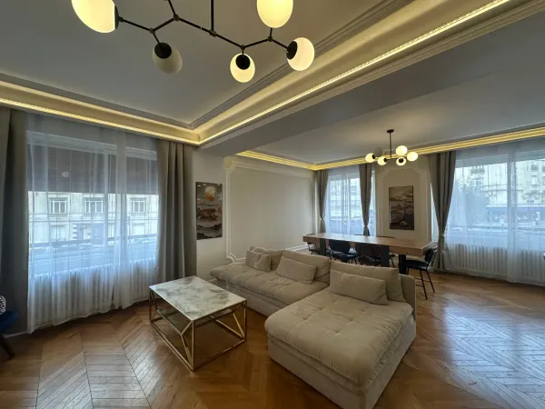 Ensemble d'exception - Deux appartements rénovés au coeur du 16e arrondissement 