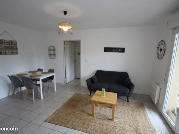 Quartier université - Location - Appartement T2 meublé 