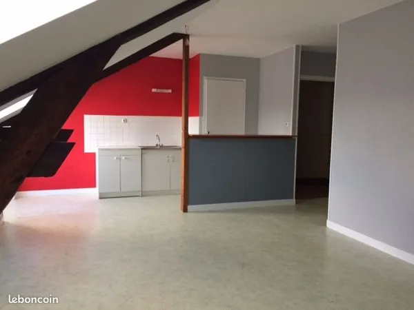 Ancenis proche centre ville grand studio vide 