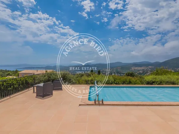 Les ISSAMBRES Vue Panoramique sur le Golfe de Saint-Tropez 