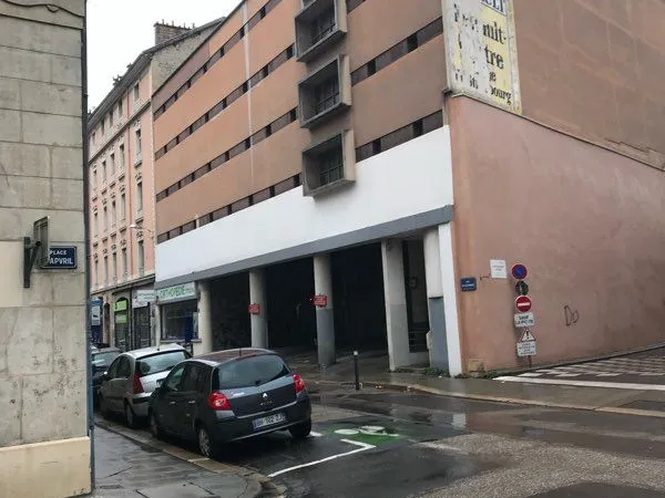 Place de parking hyper centre grenoble 