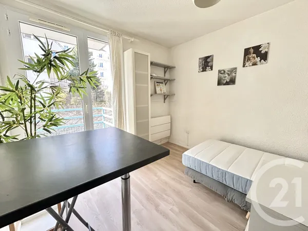 Appartement 1 pièce 14 m² 
