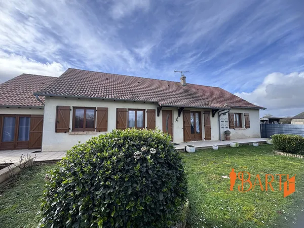 Plaimpied Givaudins, vend maison de plein pied d'environ 141m2 