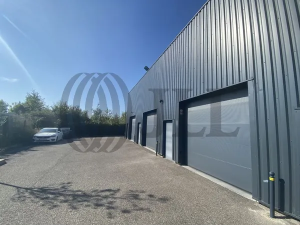 Local industriel 110 m² 