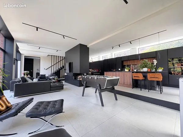 Maison 5 pièces 320 m² 