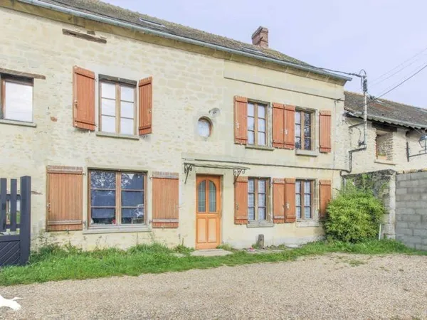 Maison en pierre de 5 pièces principales 