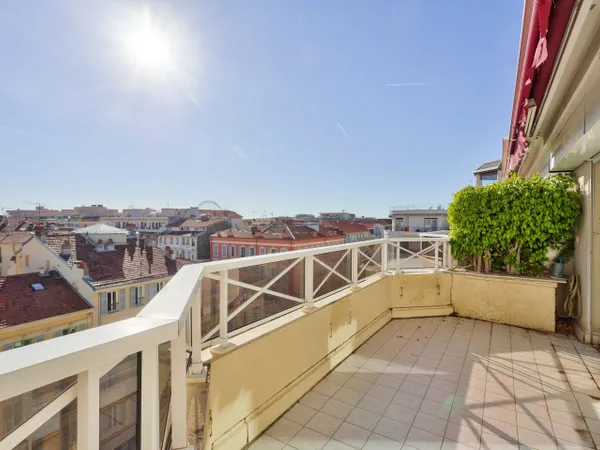 Nice - Wilson - Beau 3 pièces de 63 m² avec terrasse et vue panoramique 