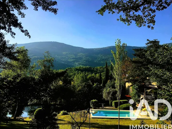 Maison 9 pièces 260 m² 