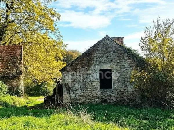 Ensemble immobilier authentique à rénover 