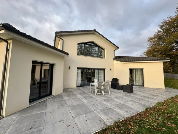 Maison récente 160 m2 sur 1850 m2 de terrain 