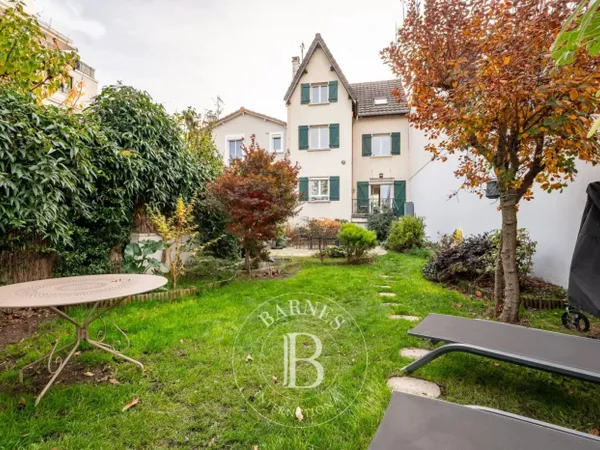 COLOMBES RAVISSANTE MAISON AVEC JARDIN 