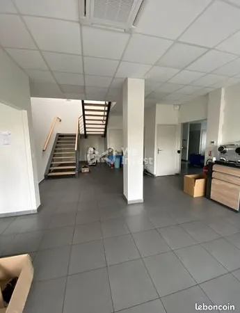Local commercial 370 m² 