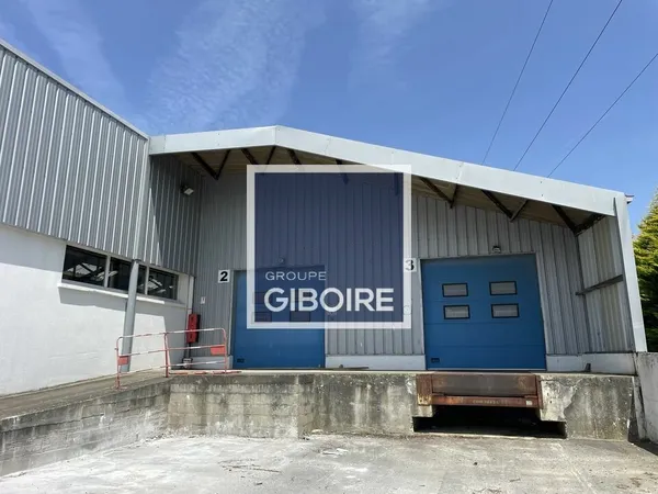 Local industriel 2200 m² 