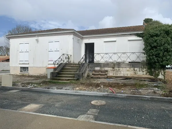 Maison d'habitation de 320m2 - Clavette 17220 