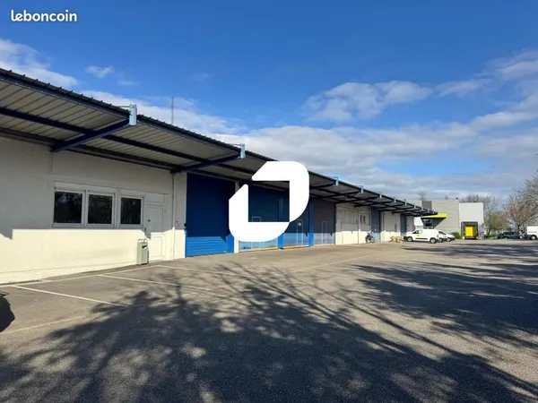 Local d'activité 482 m² 
