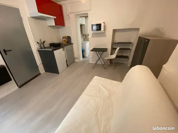 Part loue studio 20 M2 420 euros 