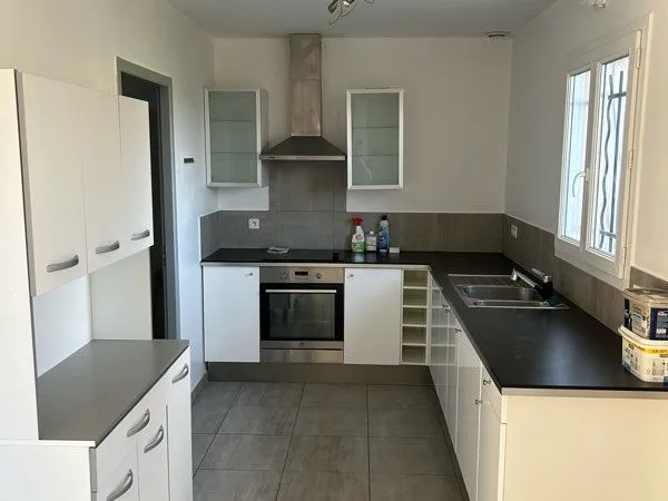 Maison à étage à louer 