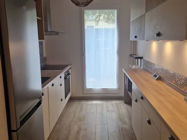 Loue appartement à Versailles - Meublé, 45m², 2 pièces - Avec jardin, cave, parking 