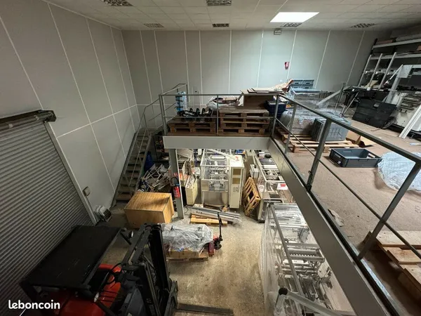 Local d'activité 338 m² 