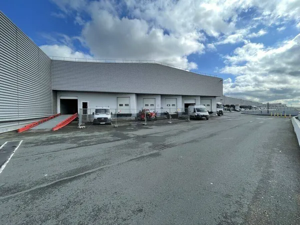 Entrepôt 3336 m² 