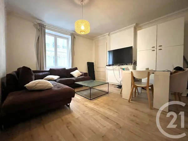 Immeuble 4 pièces 74 m² 