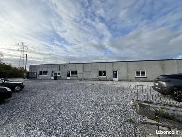 Local industriel 1 104 m² 