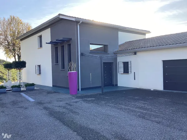 Maison 6 pièces 240 m² 
