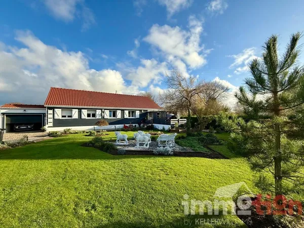À Vendre - Maison Moderne avec Grand Terrain et Installations Équestres 