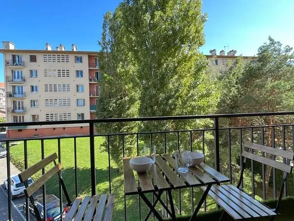 Belle chambre avec balcon privatif - disponible le 1er février 