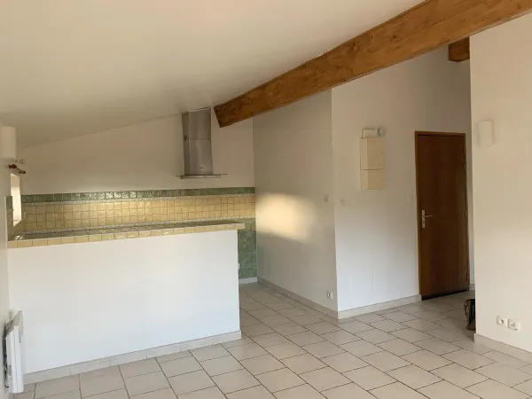 Bas du village, proche parkings avec vue dégagée, lumineux T3 d 