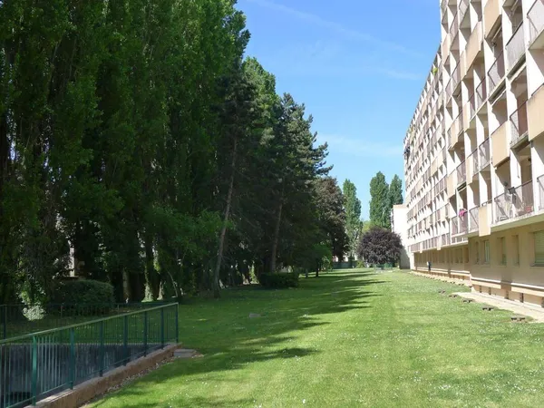 Studio 1 pièce 30 m² 
