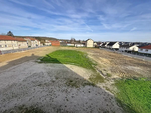 Terrain 593 m² 