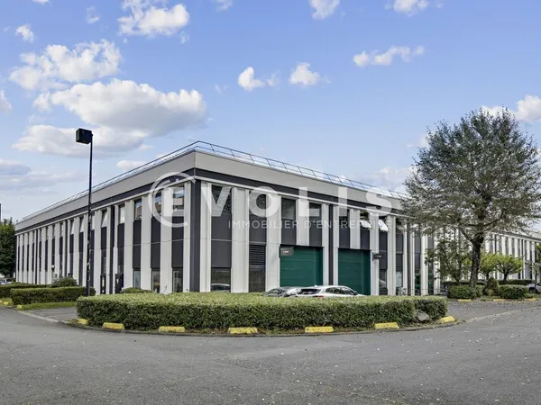 Locaux d'activité - A LOUER - 2 811 m² divisibles à partir de 66 m² 