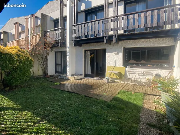 Le Bouscat centre - Superbe T4 en triplex 83 m² avec jardin suspendu, balcon et garage 
